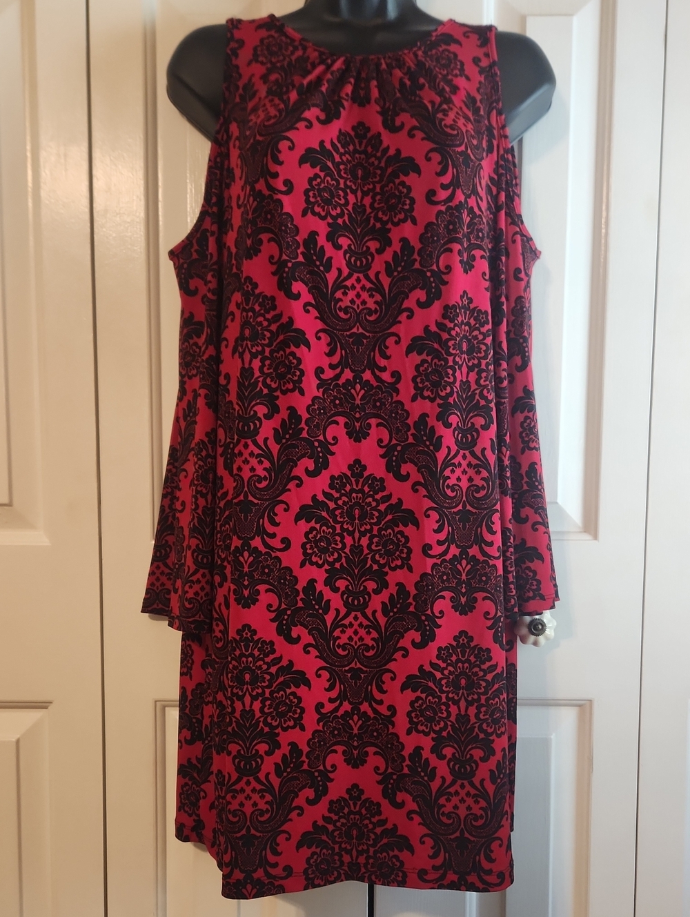 Womens Damask Print Cold Shoulder Shift Dress - Color: Red/black - Size: Large